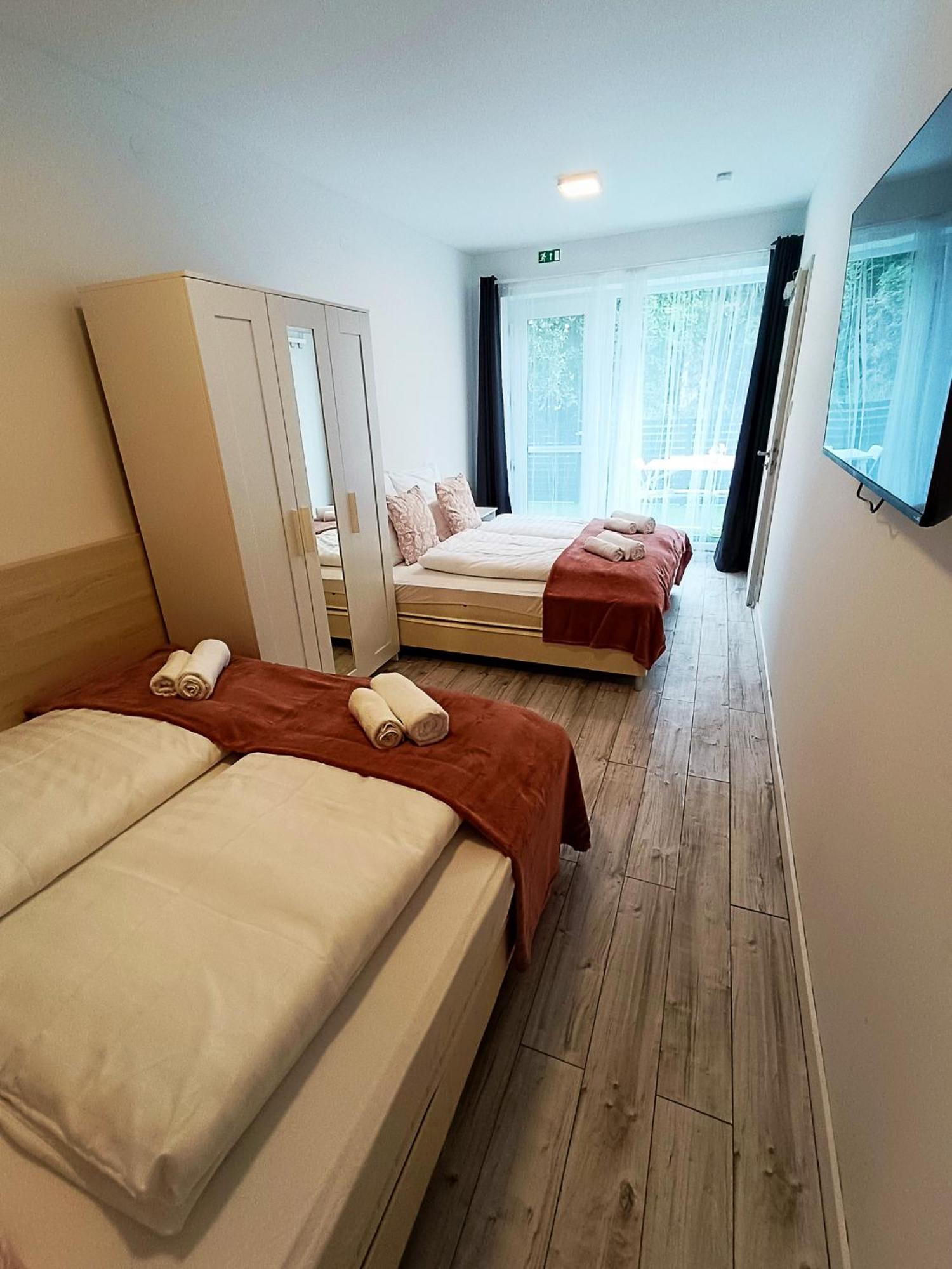 ****Heviz Springs Apartments Esterno foto