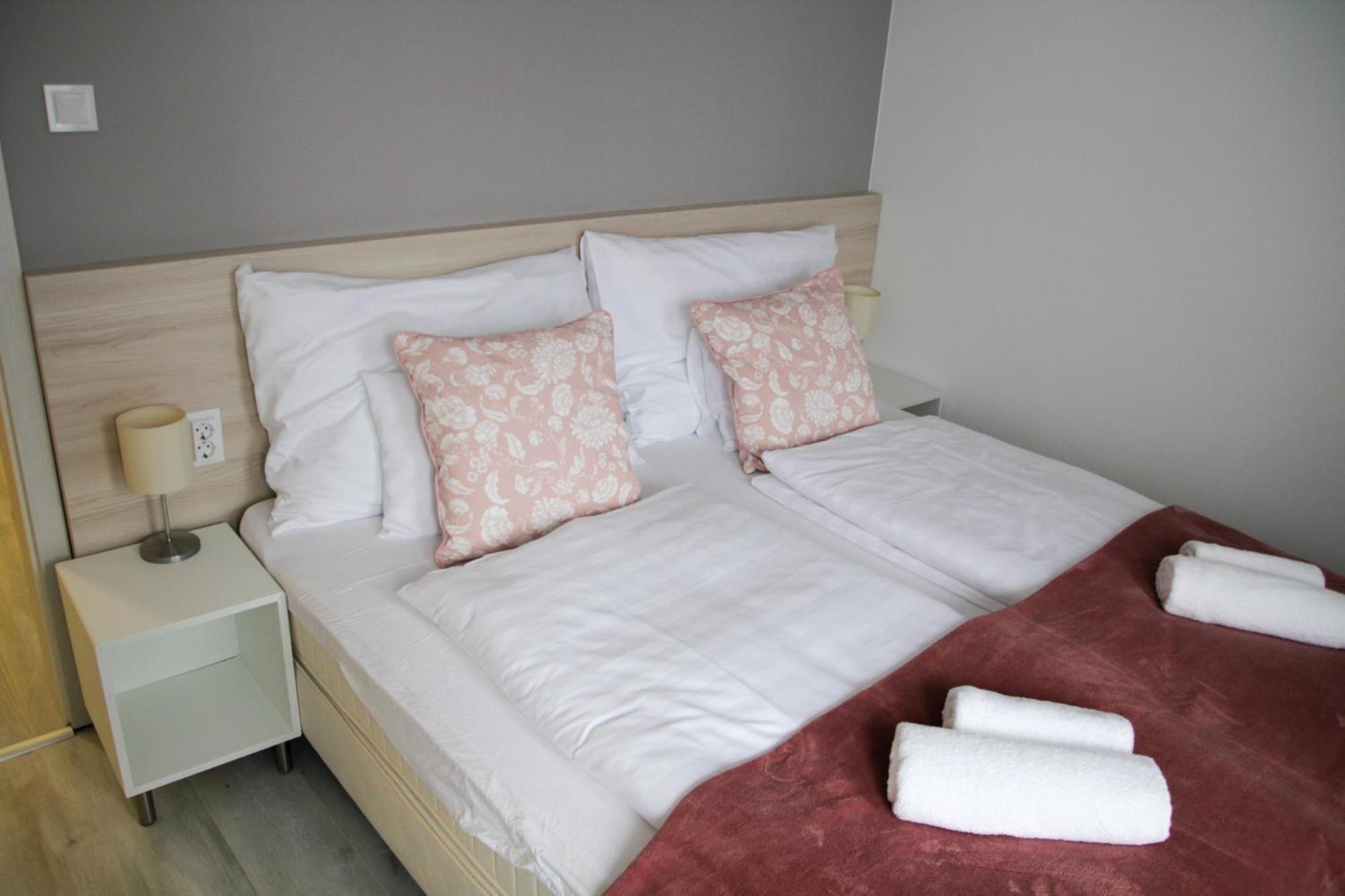 ****Heviz Springs Apartments Esterno foto