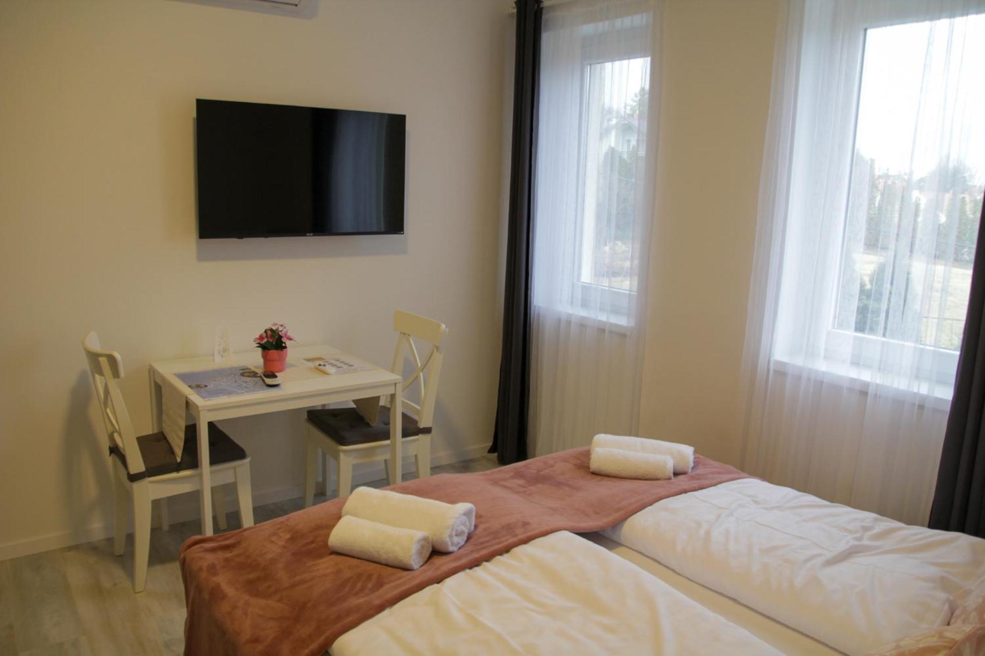 ****Heviz Springs Apartments Esterno foto