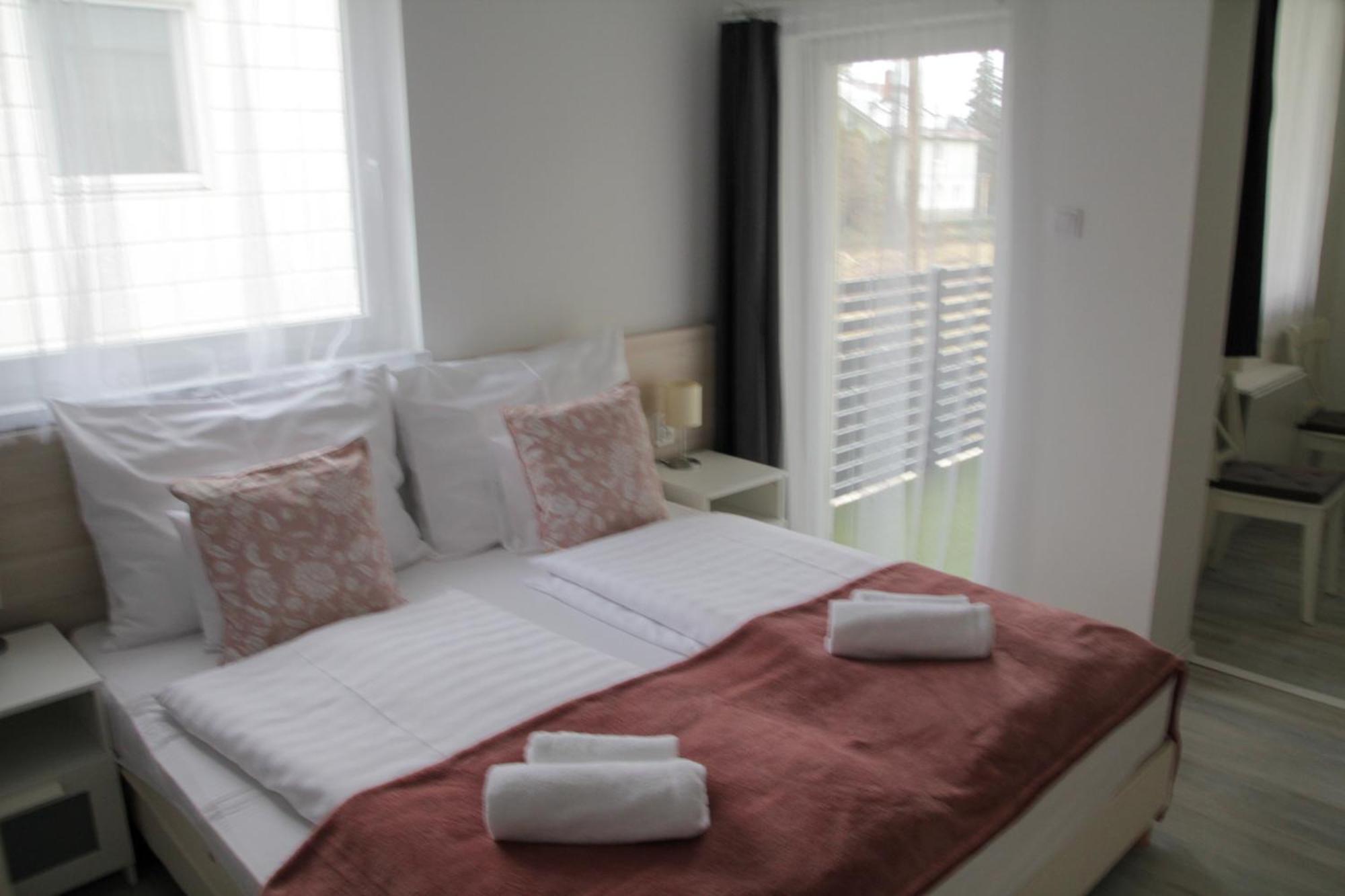 ****Heviz Springs Apartments Esterno foto