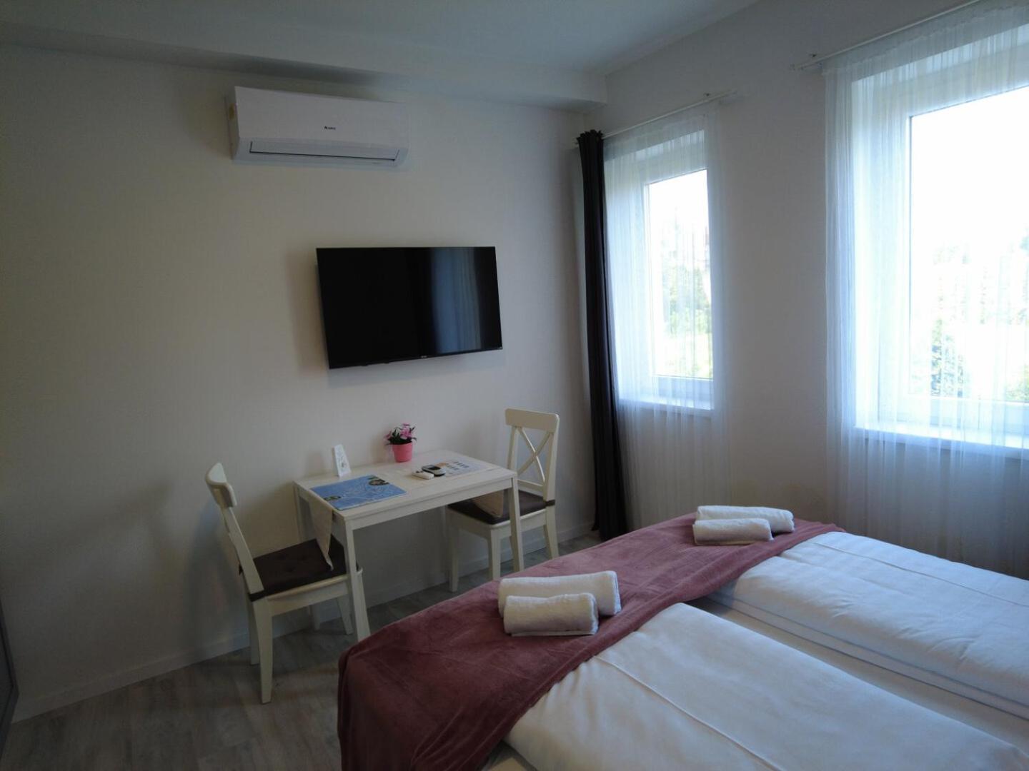 ****Heviz Springs Apartments Esterno foto